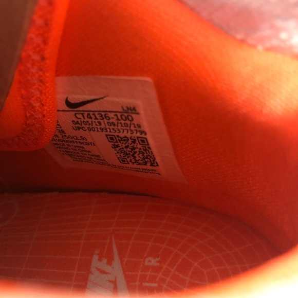 Brand new Lebron XVII LMTD - Picture 5 of 6